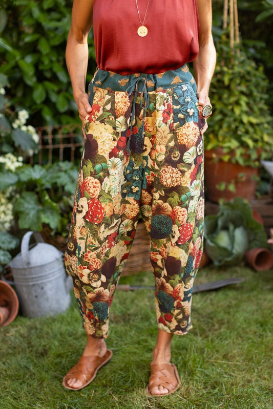 Stay Gold Linen Cropped Artist Pant w/ Bees, Floral & Rabbit