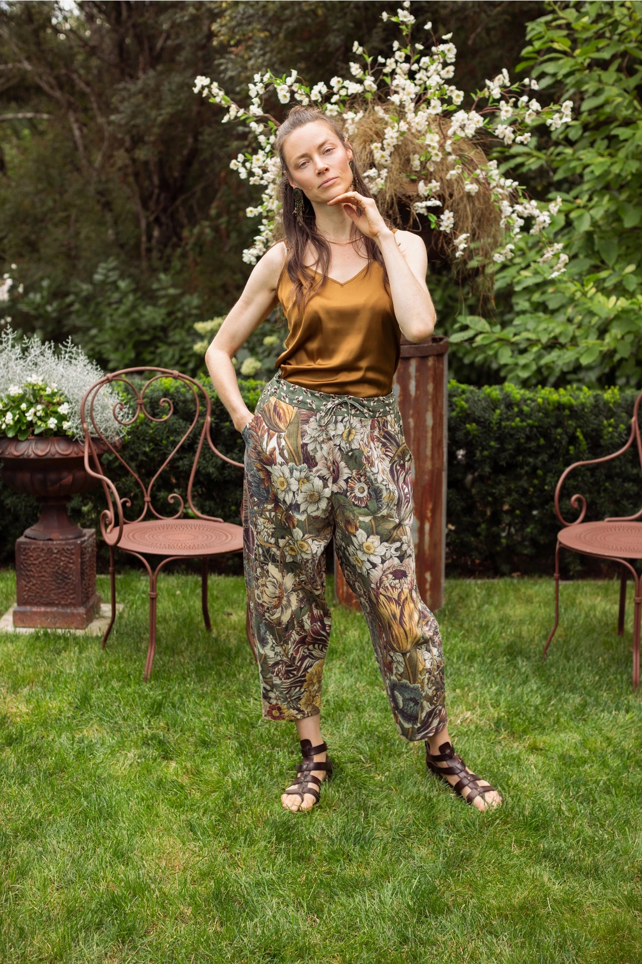 Market Of Stars Love Grows Wild Boho Linen Bee Print Cropped Artist Pants Pre-Order Ship Aug 30th