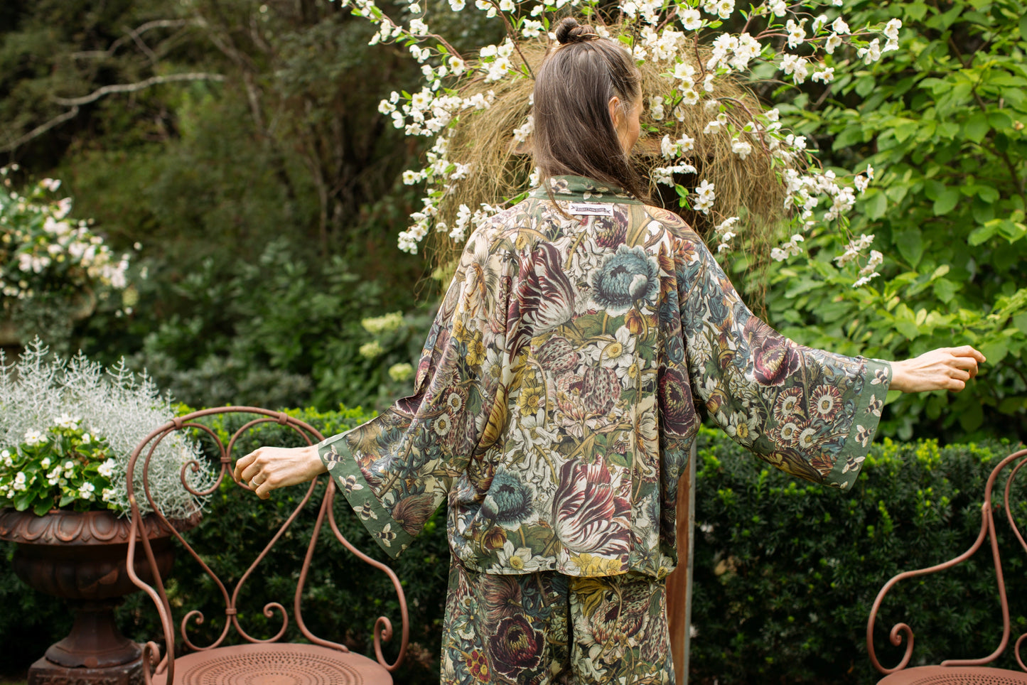 Market Of Stars Love Grows Wild Floral Bamboo Cropped Kimono with Bees